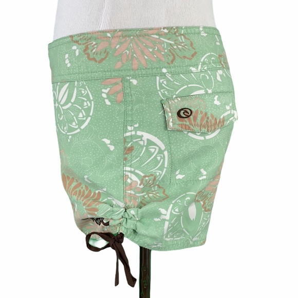 Ripcurl Green Floral Side Cinched Board Shorts - Picture 13 of 16